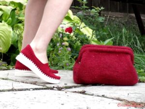 Espadrile crosetate manual din fir Drops Muskat pe talpa Nepal si clutch tricotat pe rama ARC_Crochet Decor2